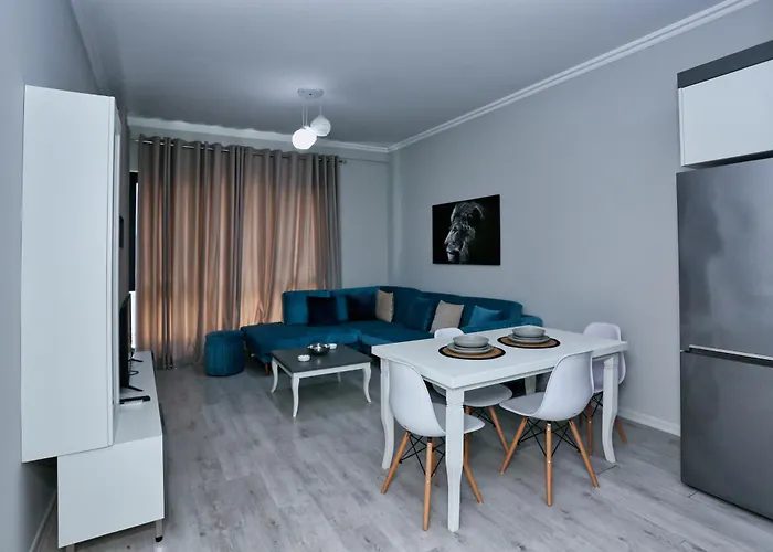 Luxury Square 21 *