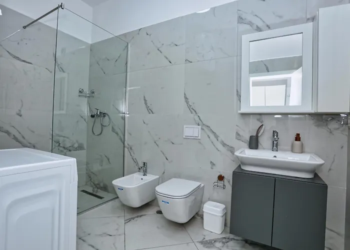 Luxury Square 21 *