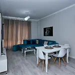 Luxury Square 21 *