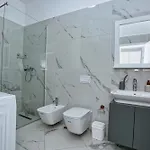 Luxury Square 21 *