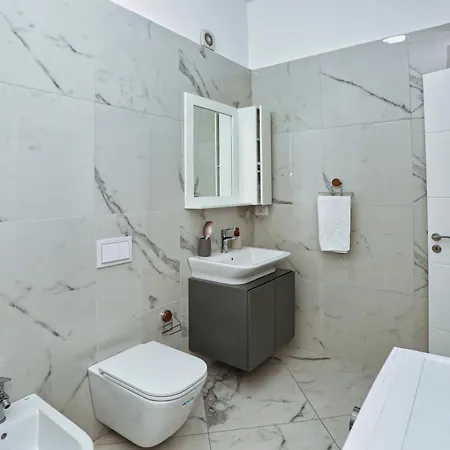 Apartment Luxury Square 21 *