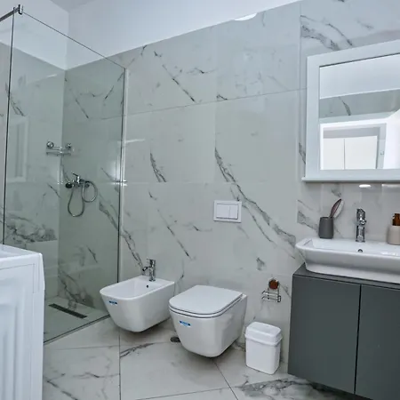 Luxury Square 21 *